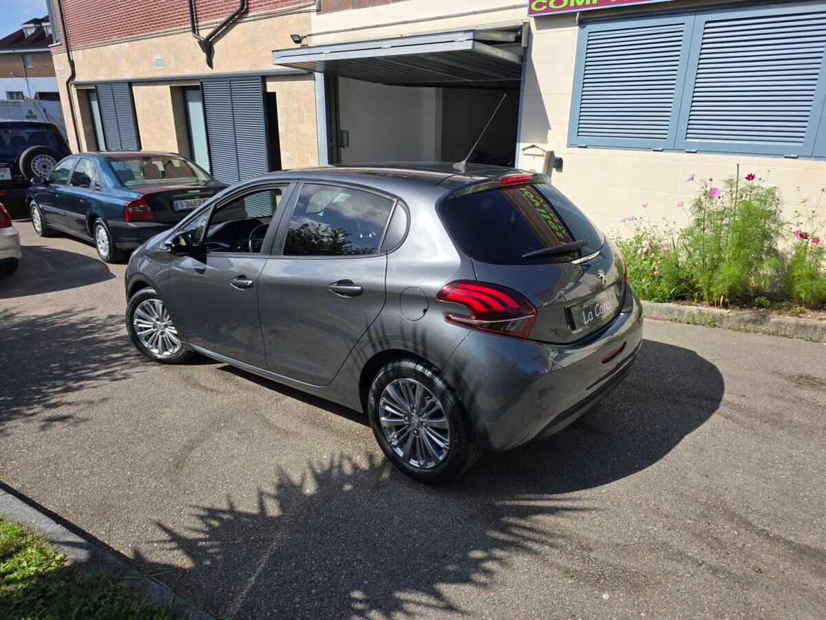 PEUGEOT 208 1.6BlueHDI STYLE
