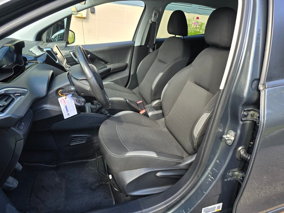 PEUGEOT 208 1.6BlueHDI STYLE
