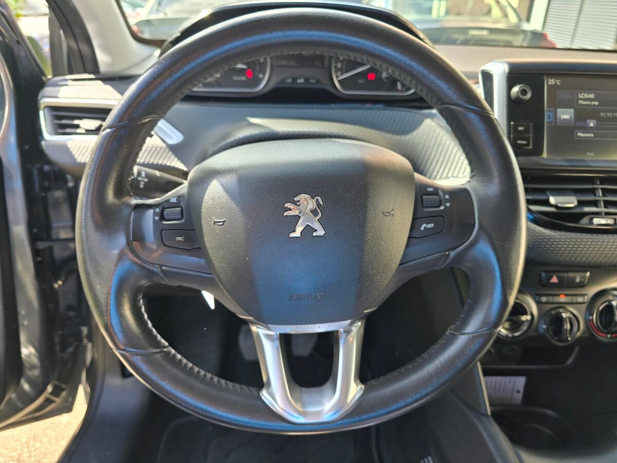 PEUGEOT 208 1.6BlueHDI STYLE