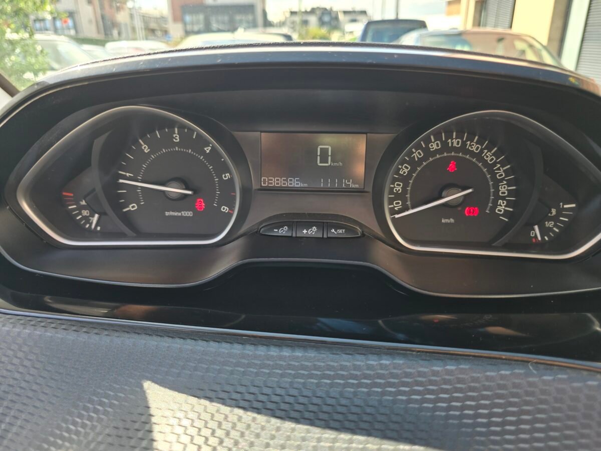 PEUGEOT 208 1.6BlueHDI STYLE