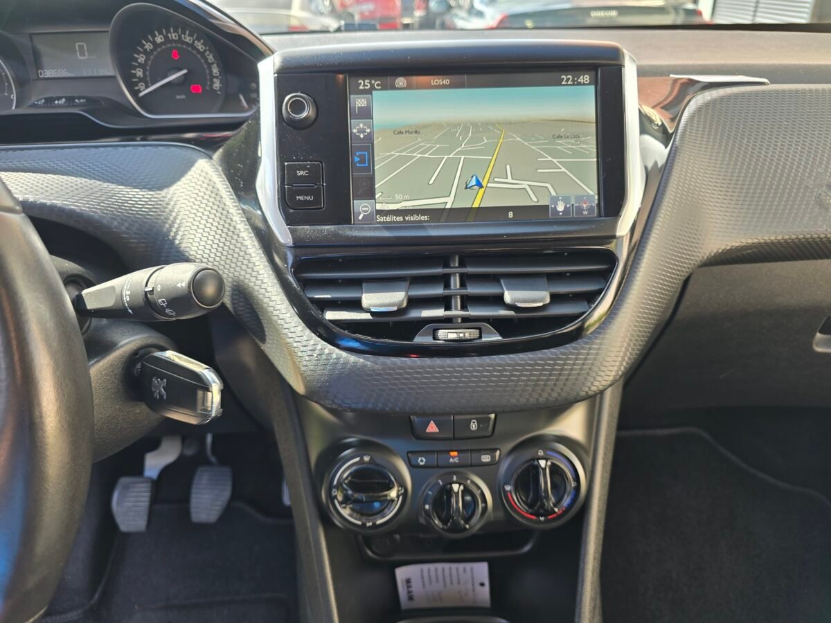 PEUGEOT 208 1.6BlueHDI STYLE