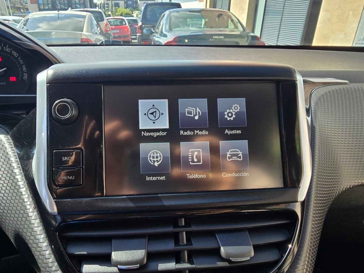 PEUGEOT 208 1.6BlueHDI STYLE