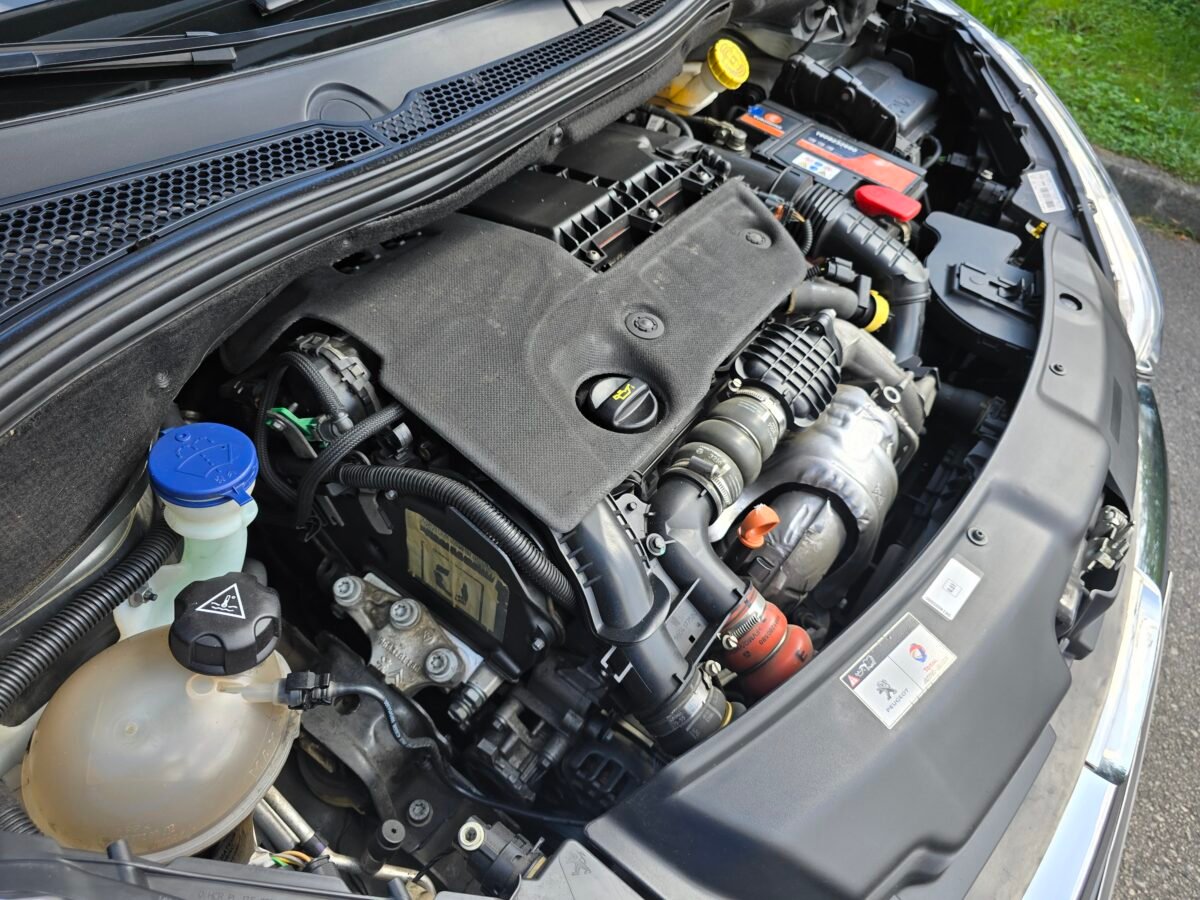 PEUGEOT 208 1.6BlueHDI STYLE