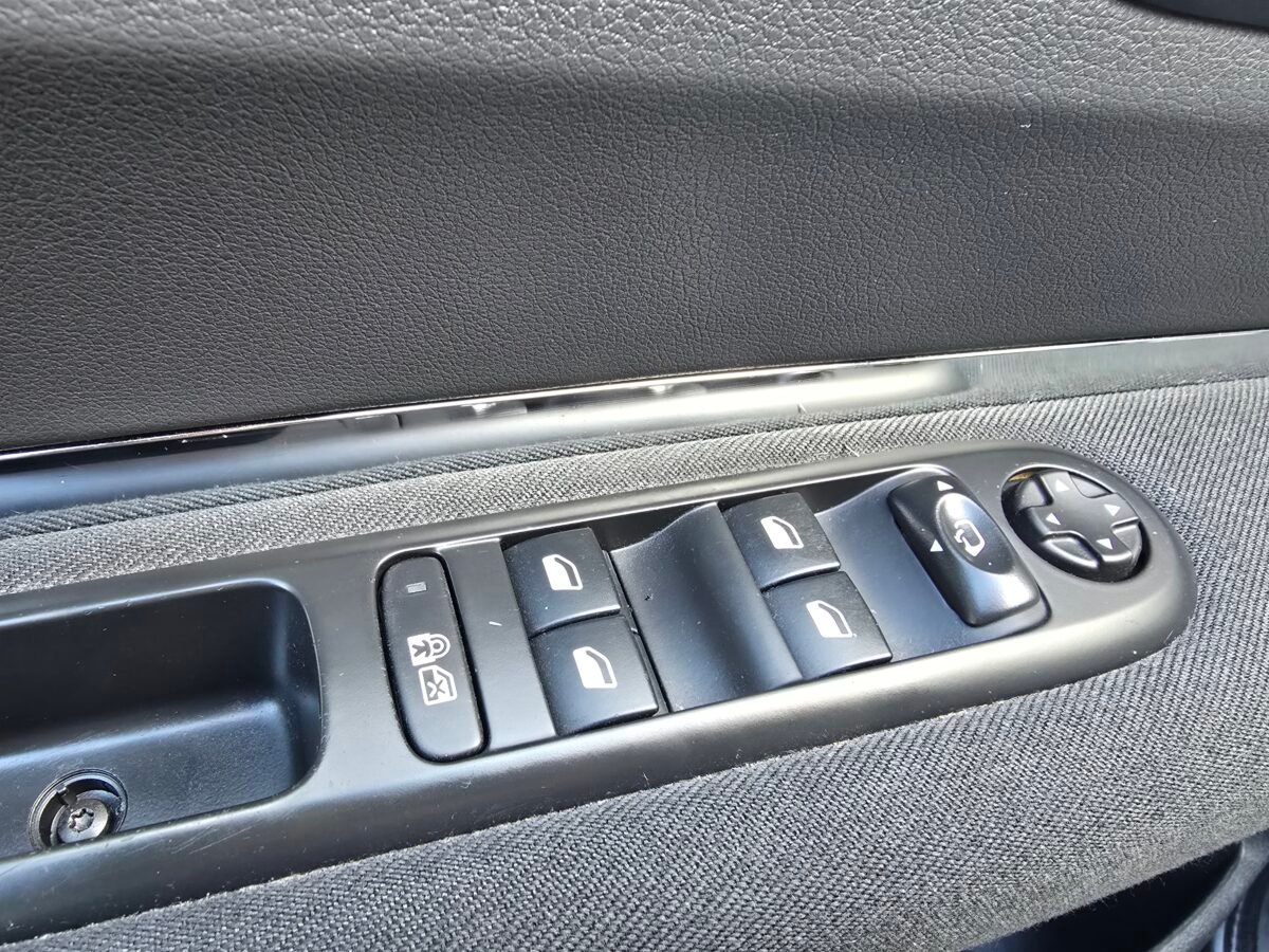 PEUGEOT 5008 1.6BlueHDI STYLE