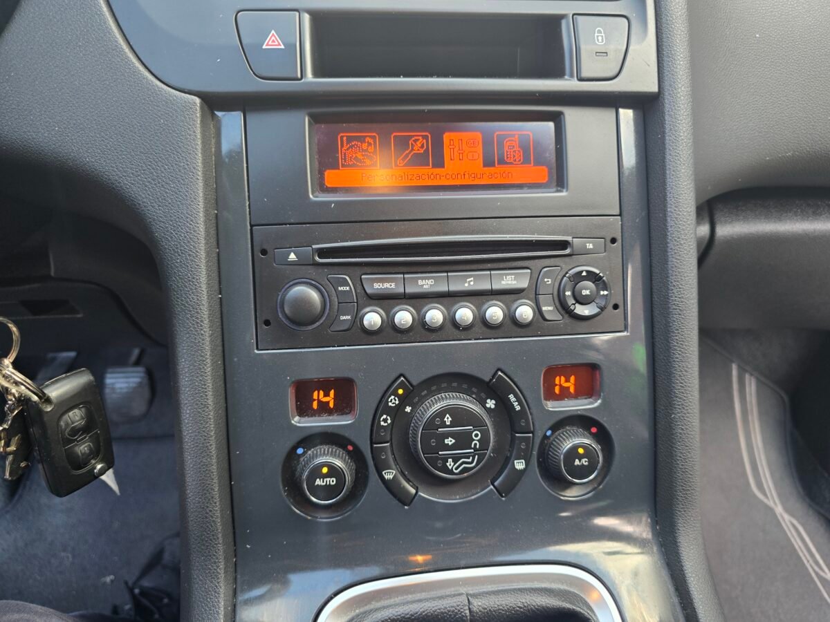 PEUGEOT 5008 1.6BlueHDI STYLE
