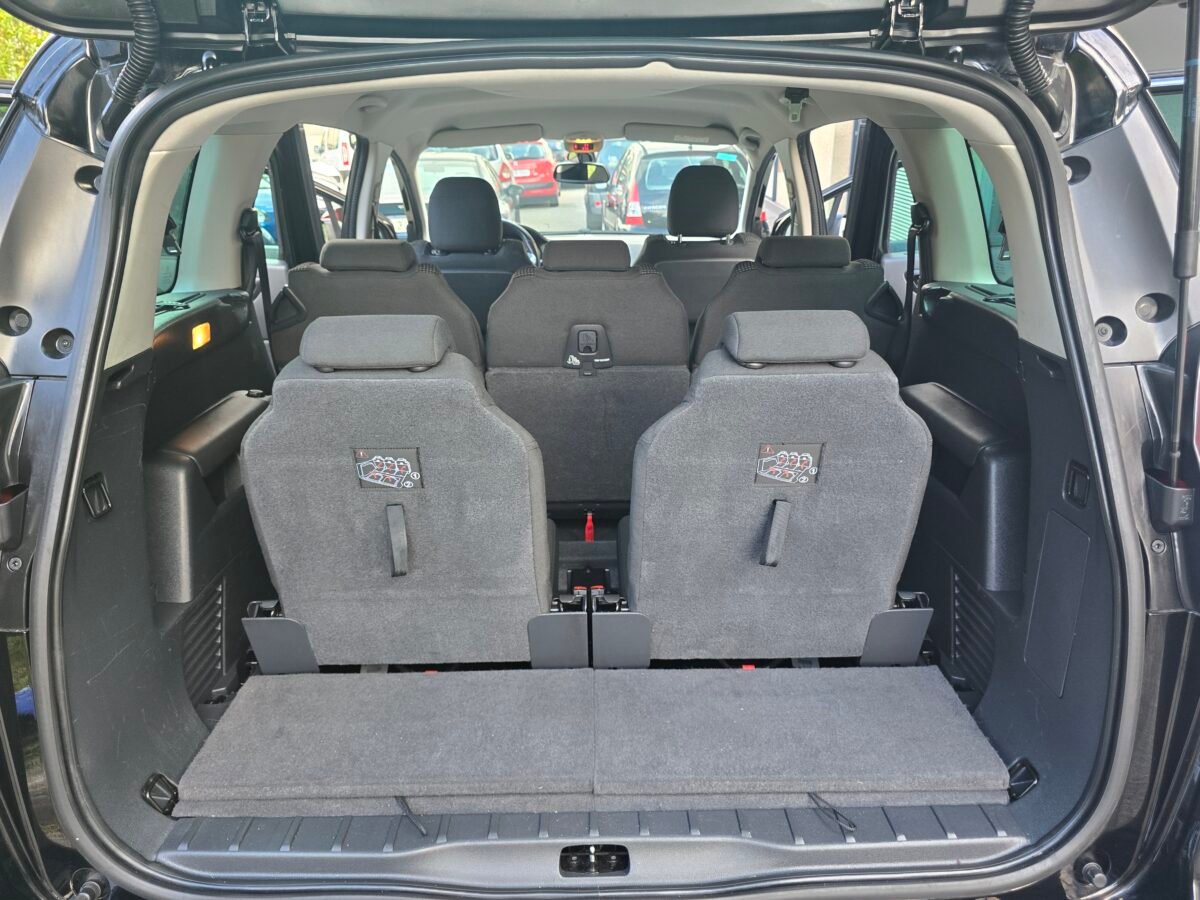PEUGEOT 5008 1.6BlueHDI STYLE