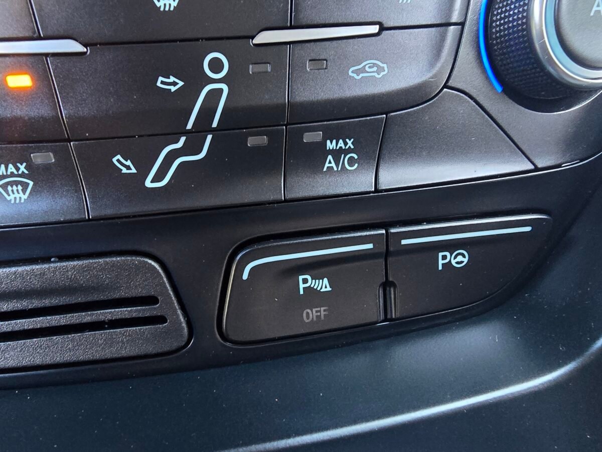 FORD GRAND C-MAX 1.5TDCI TITANIUM