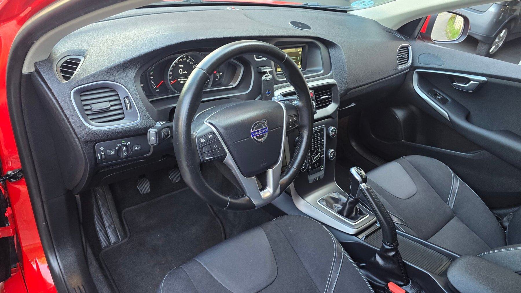 VOLVO V40 2.0 D3 INSCRIPTION
