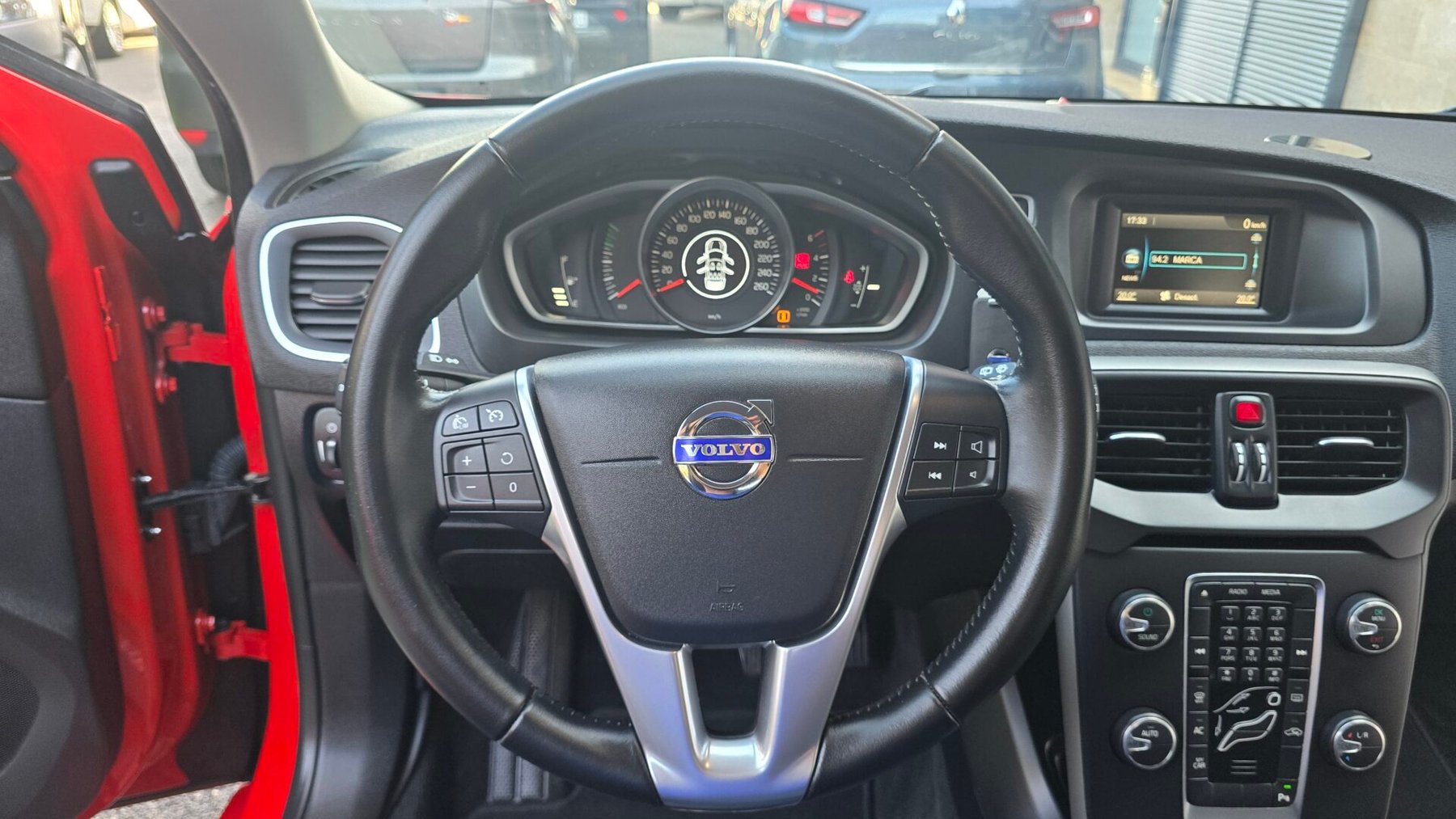 VOLVO V40 2.0 D3 INSCRIPTION