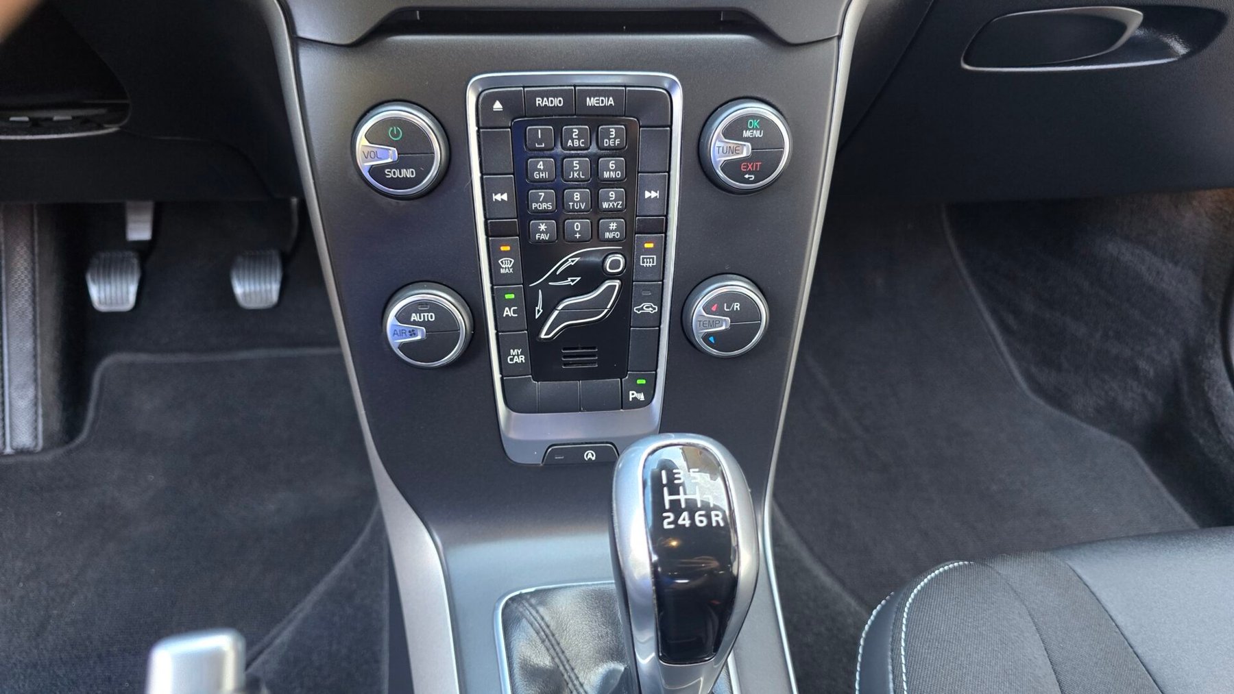 VOLVO V40 2.0 D3 INSCRIPTION