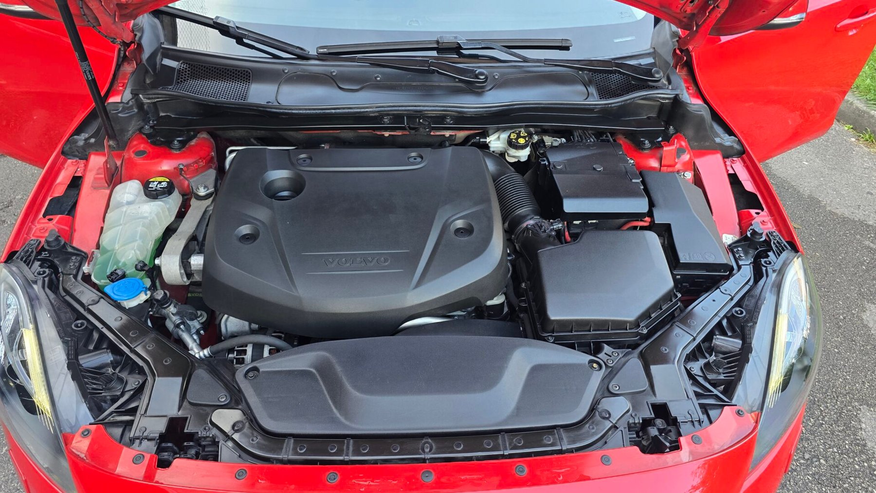 VOLVO V40 2.0 D3 INSCRIPTION