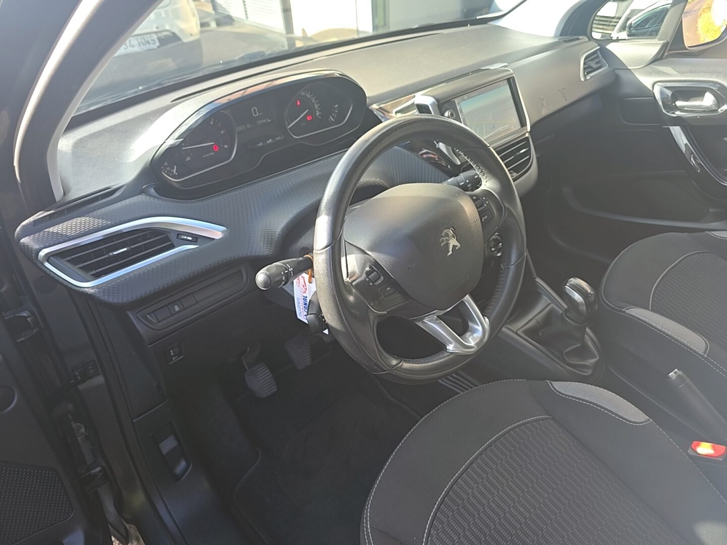 PEUGEOT 208 1.6HDI STYLE
