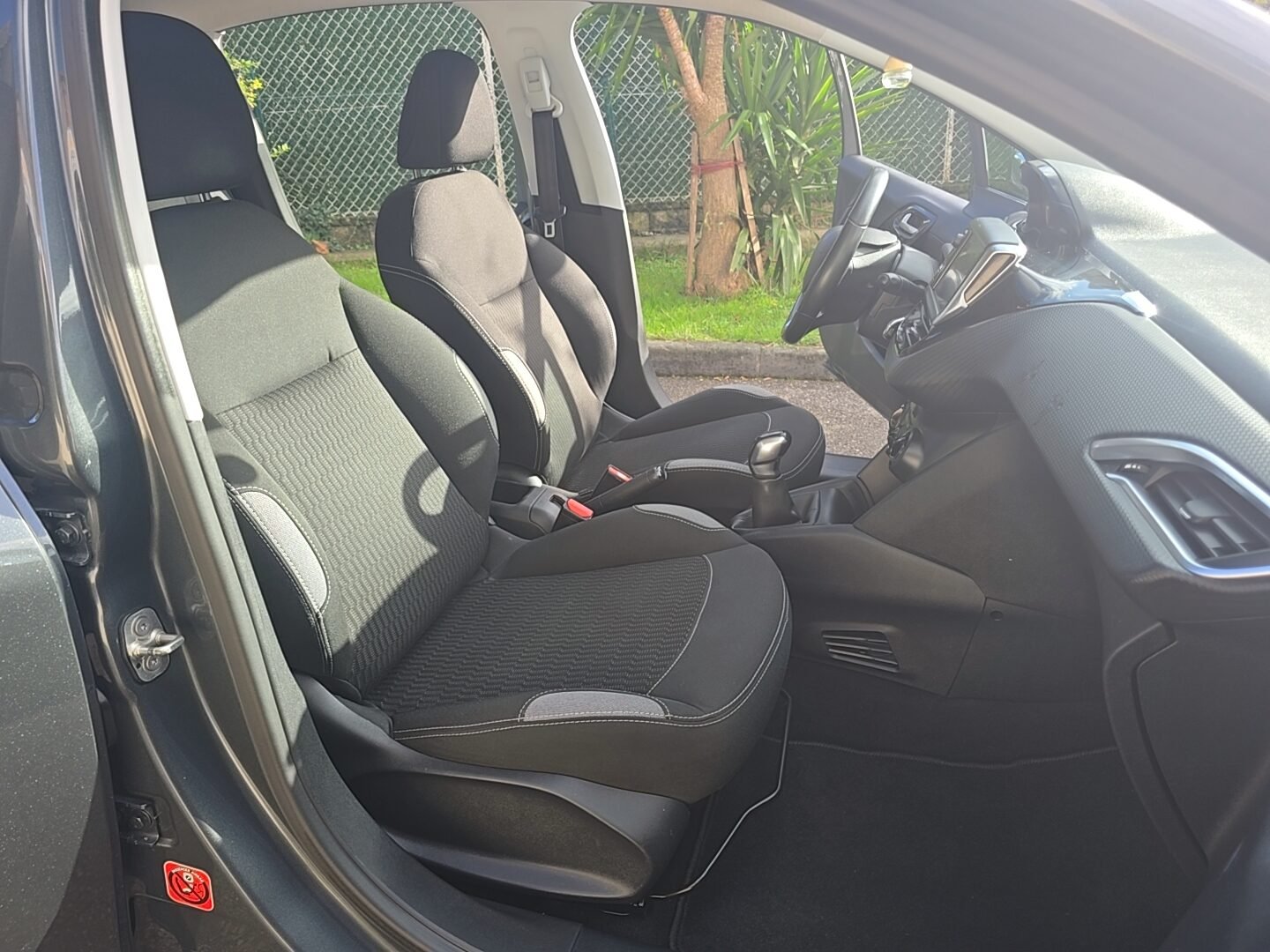 PEUGEOT 208 1.6HDI STYLE