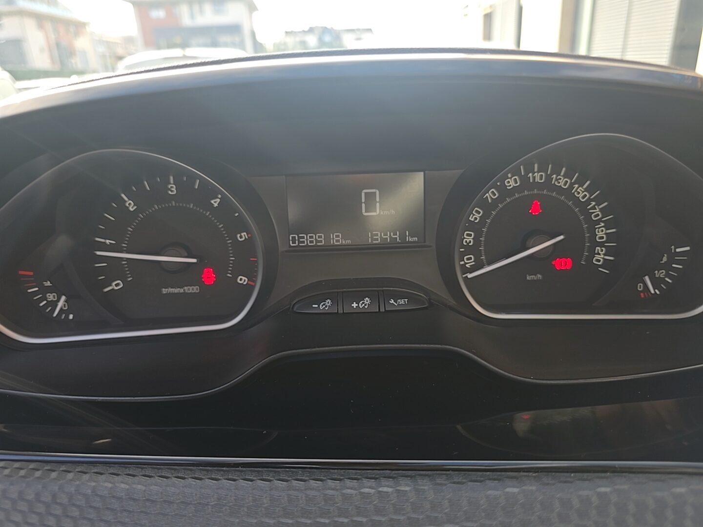 PEUGEOT 208 1.6HDI STYLE