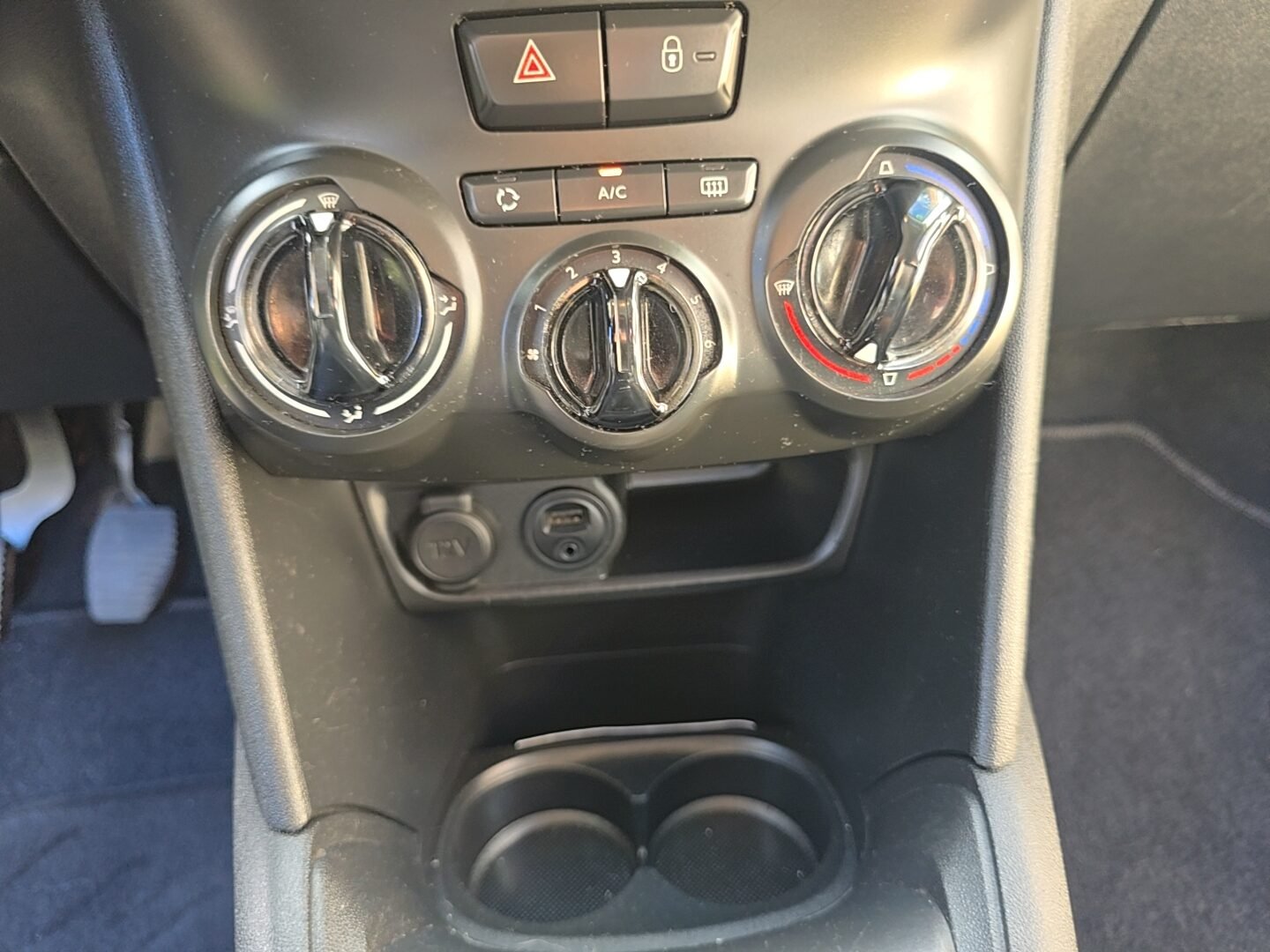 PEUGEOT 208 1.6HDI STYLE