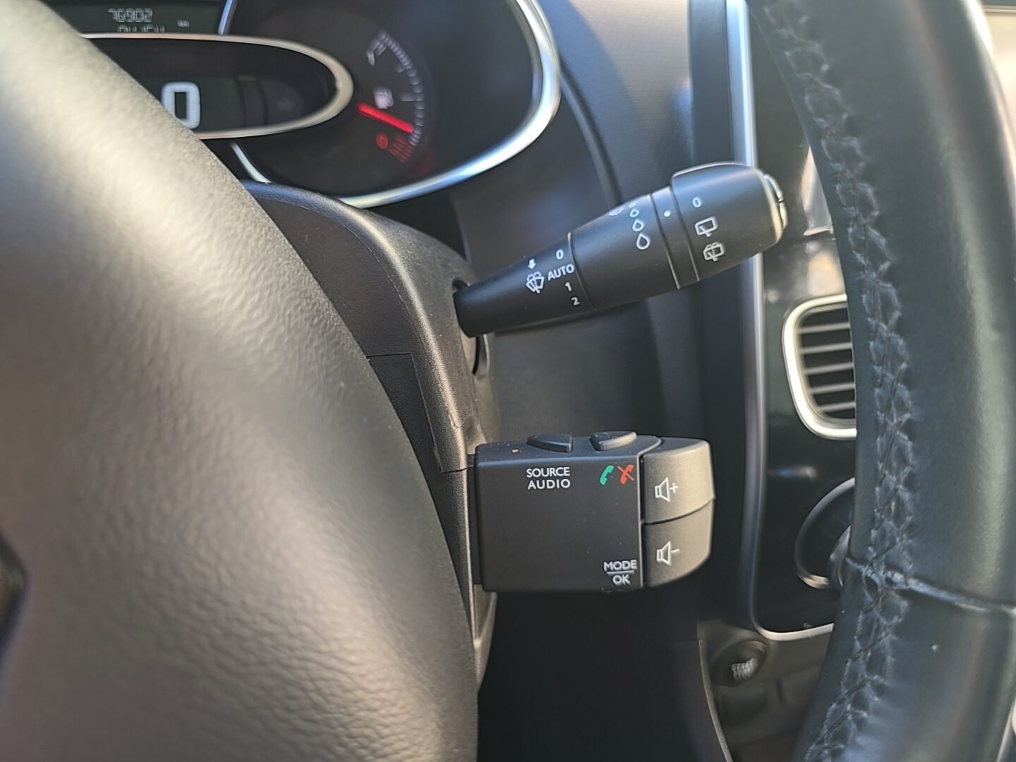 RENAULT Clio TCE LIMITED ENERGY