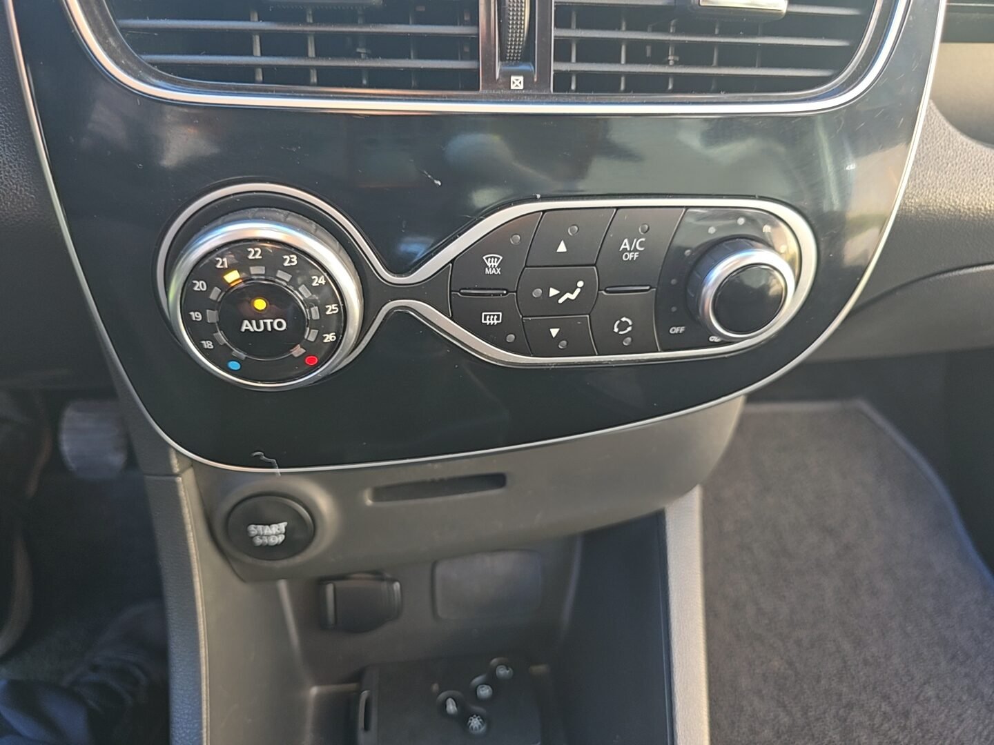 RENAULT Clio TCE LIMITED ENERGY