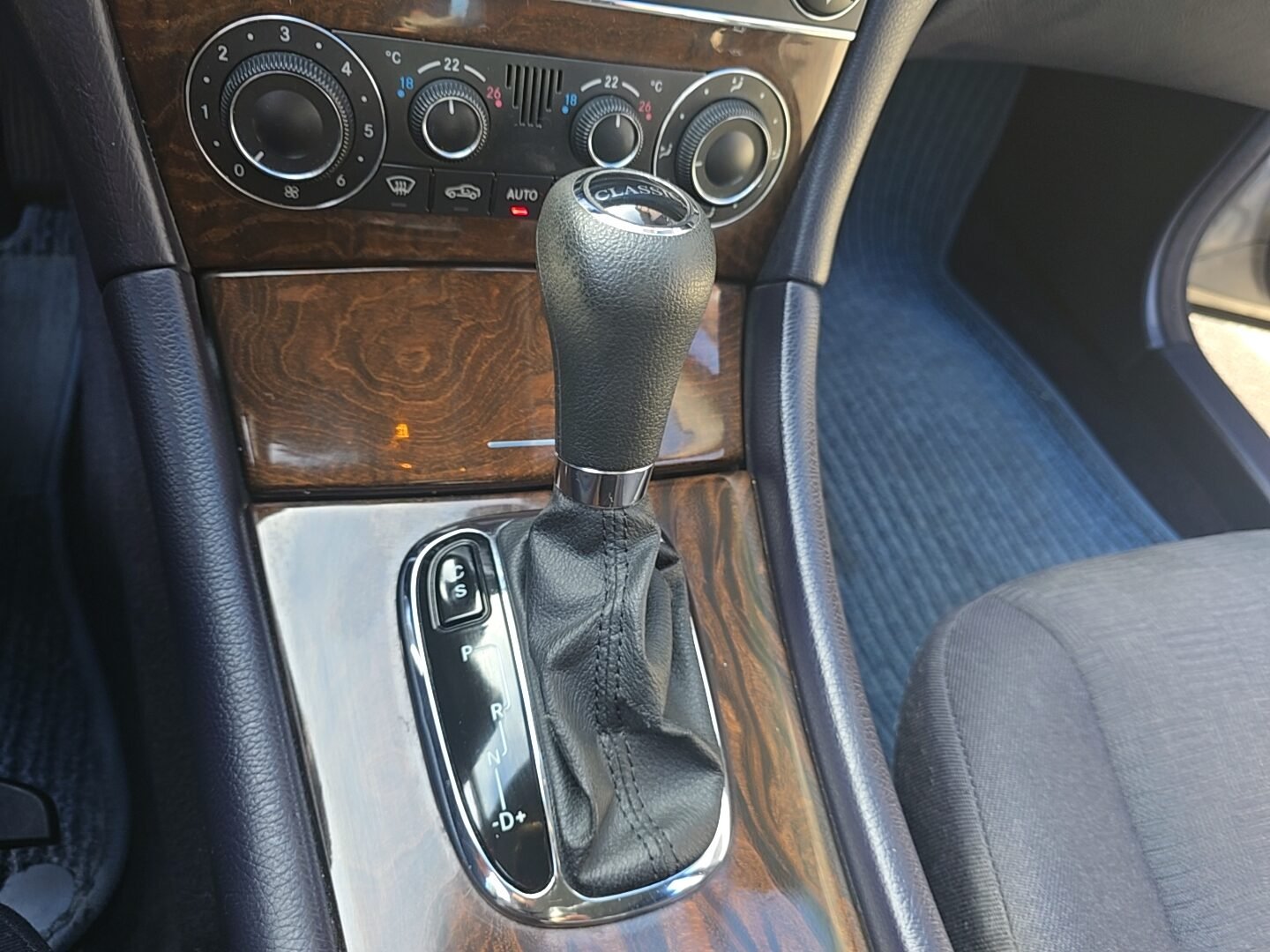 MERCEDES-BENZ C200 2.2CDI CLASSIC