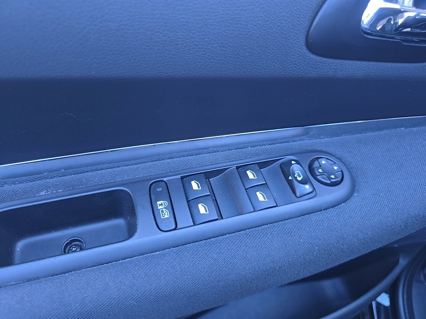 PEUGEOT 1.6BlueHDI STYLE 