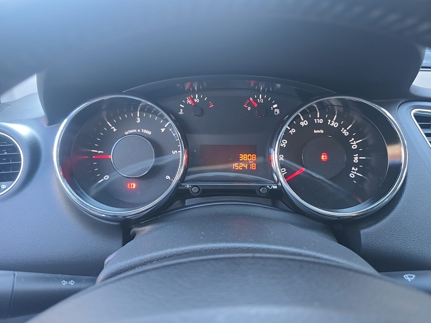 PEUGEOT 1.6BlueHDI STYLE 