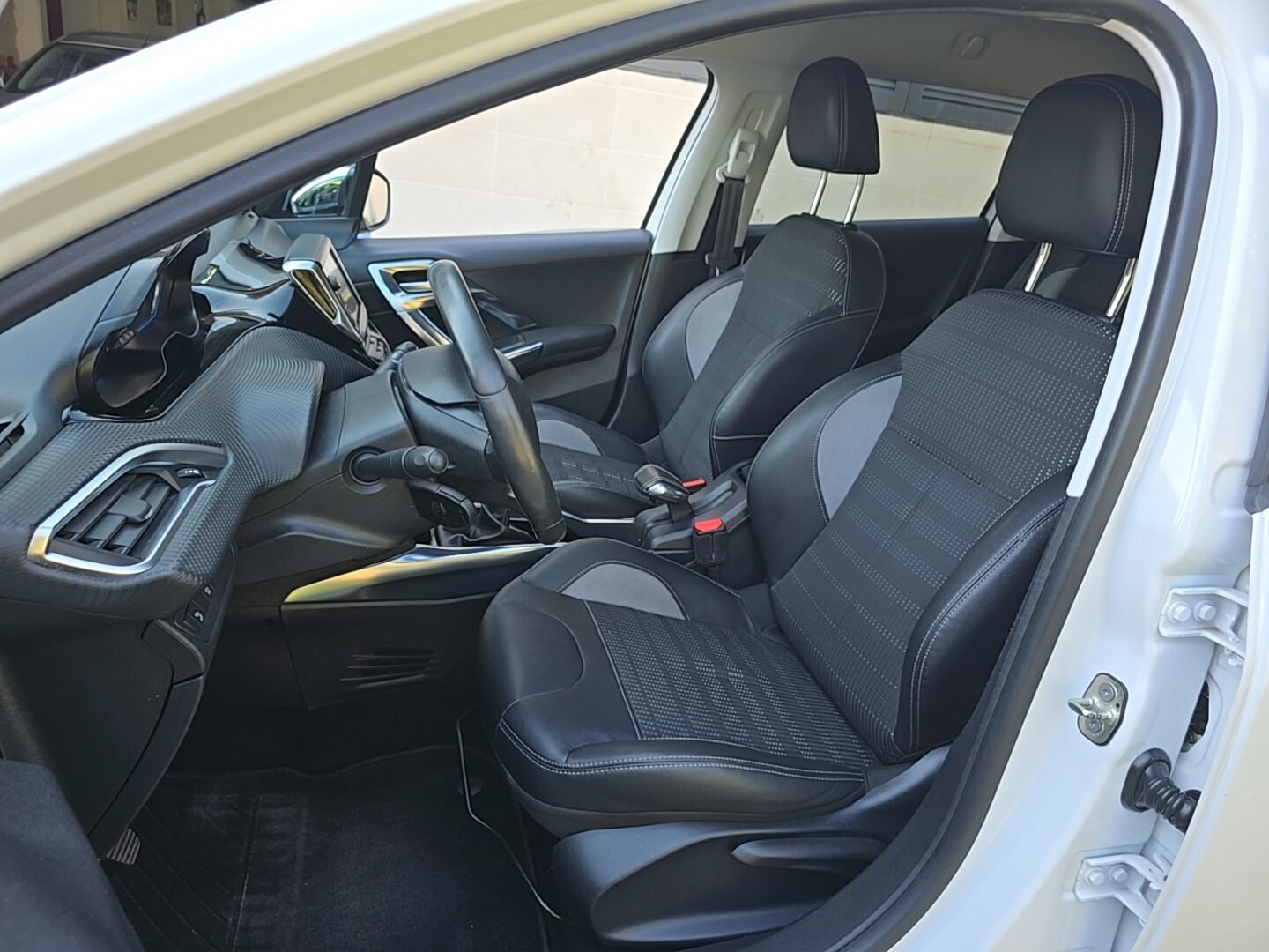 PEUGEOT 2008 1.6eHDI ALLURE