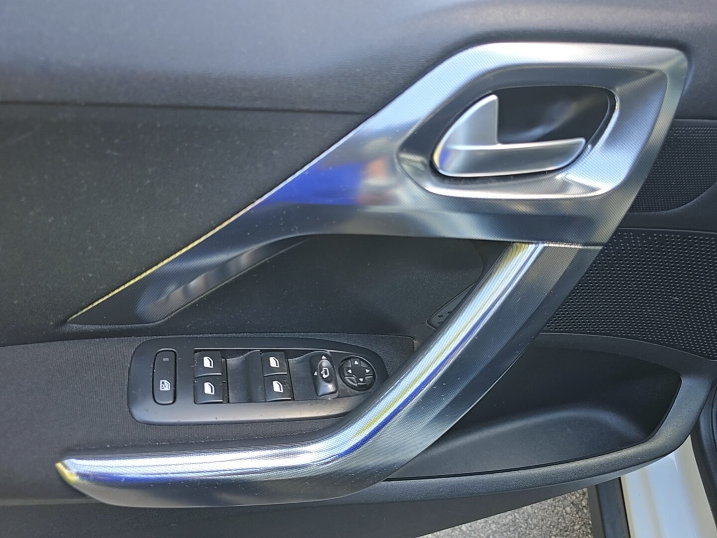 PEUGEOT 2008 1.6eHDI ALLURE