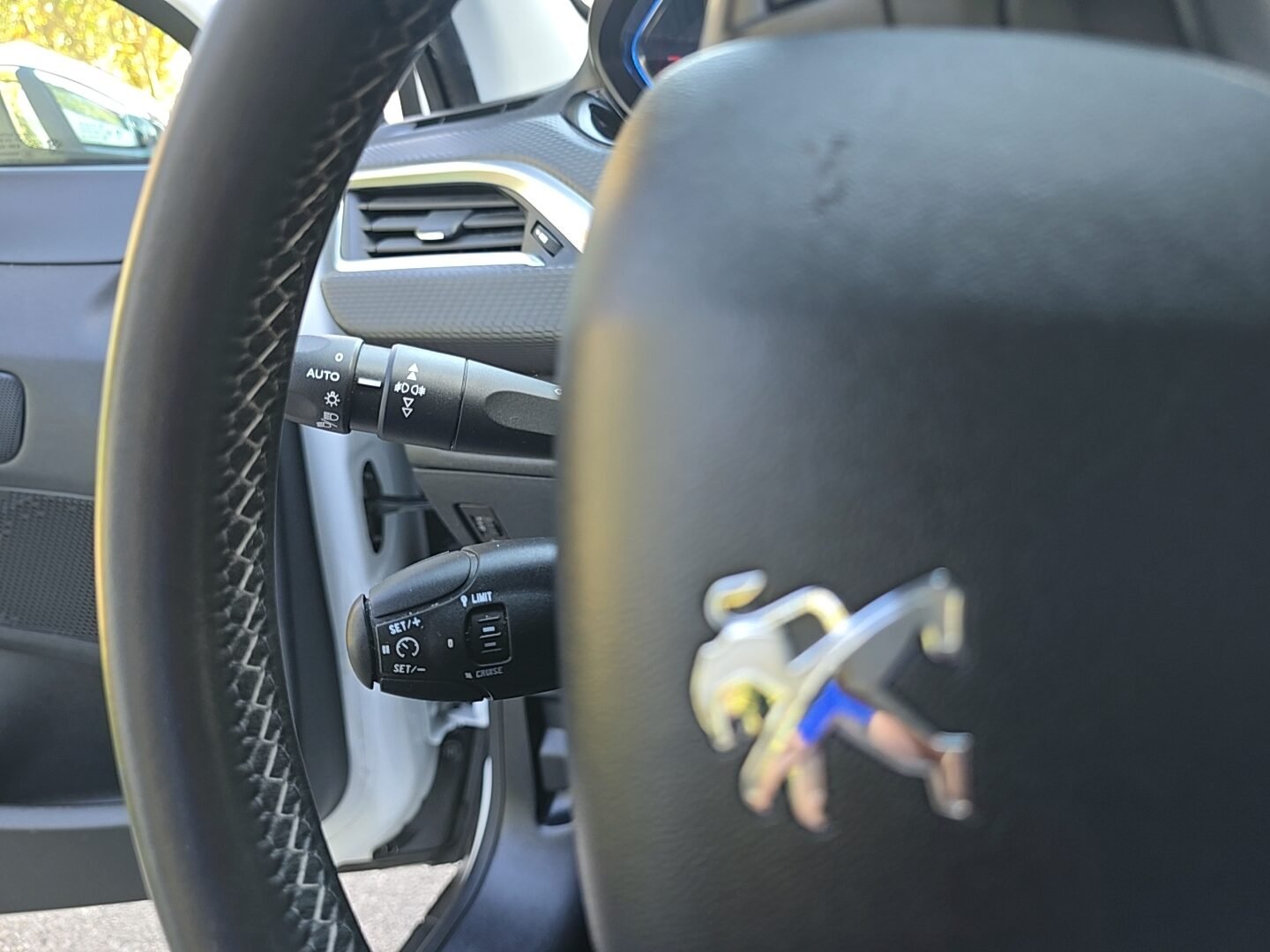 PEUGEOT 2008 1.6eHDI ALLURE