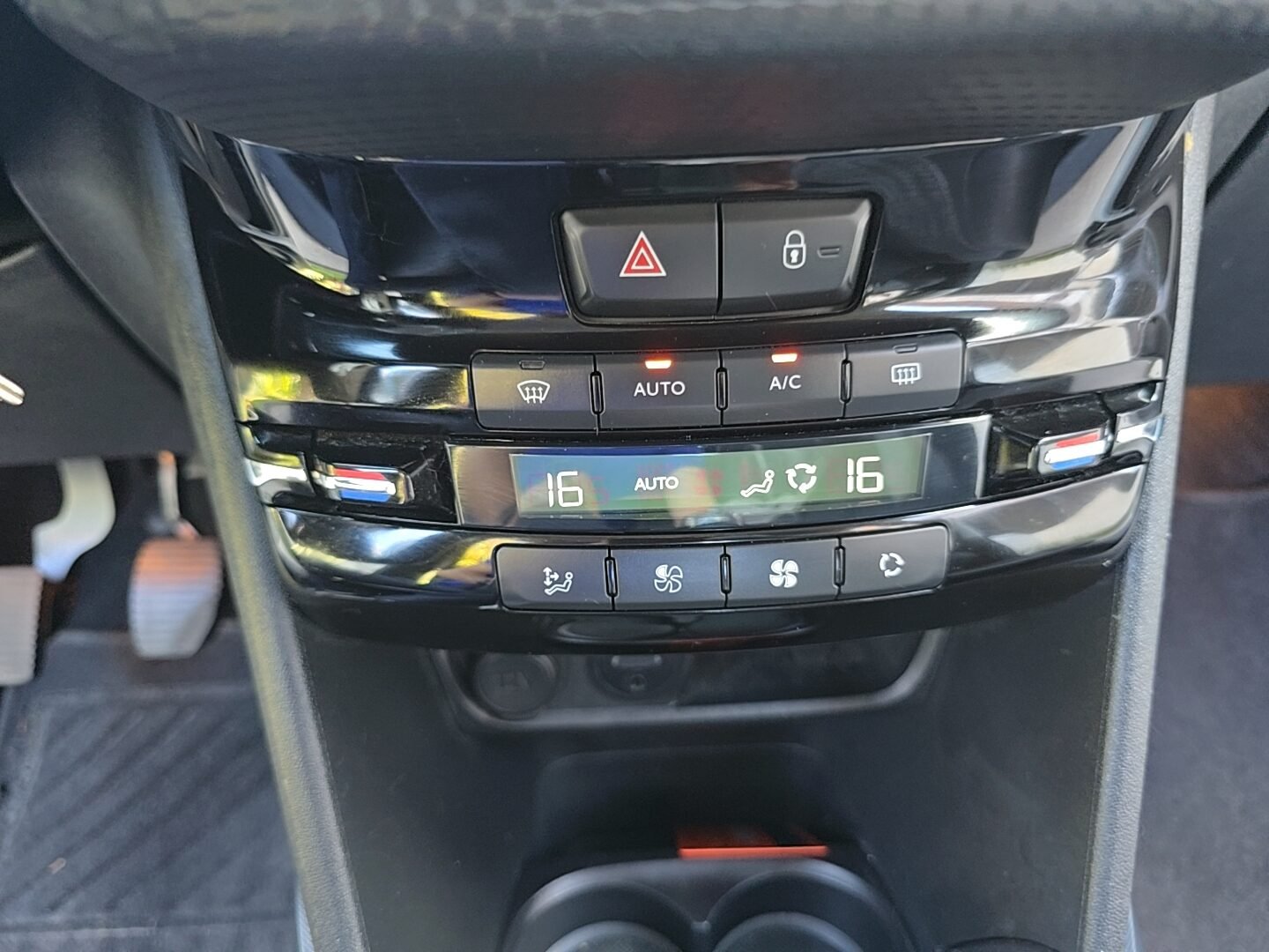 PEUGEOT 2008 1.6eHDI ALLURE