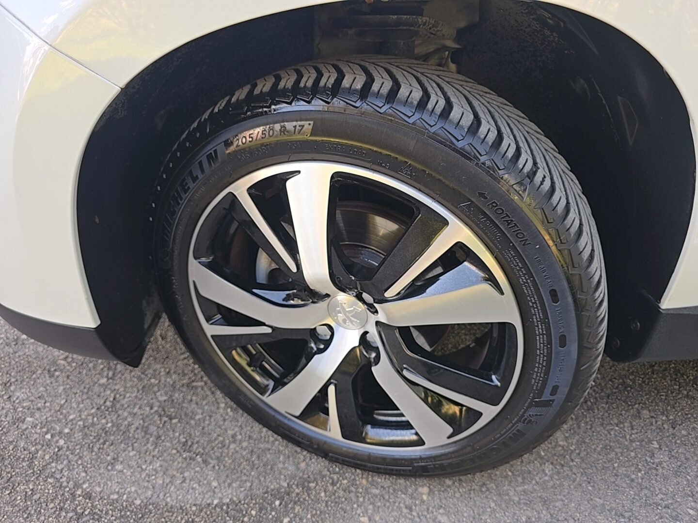 PEUGEOT 2008 1.6eHDI ALLURE