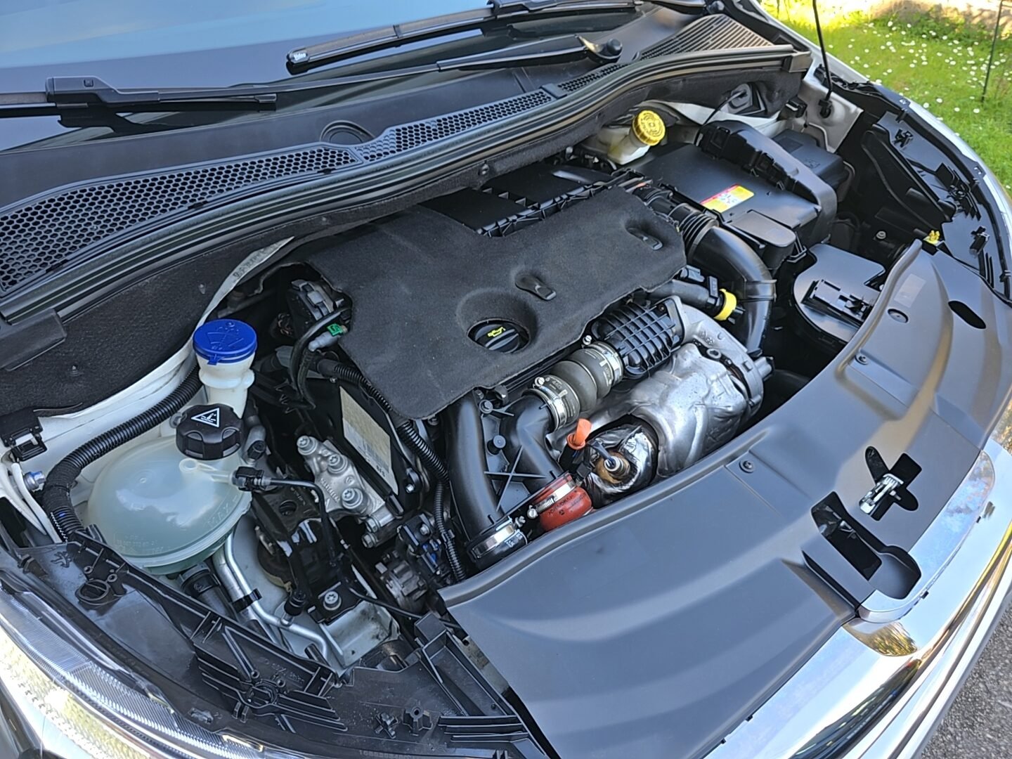 PEUGEOT 2008 1.6eHDI ALLURE