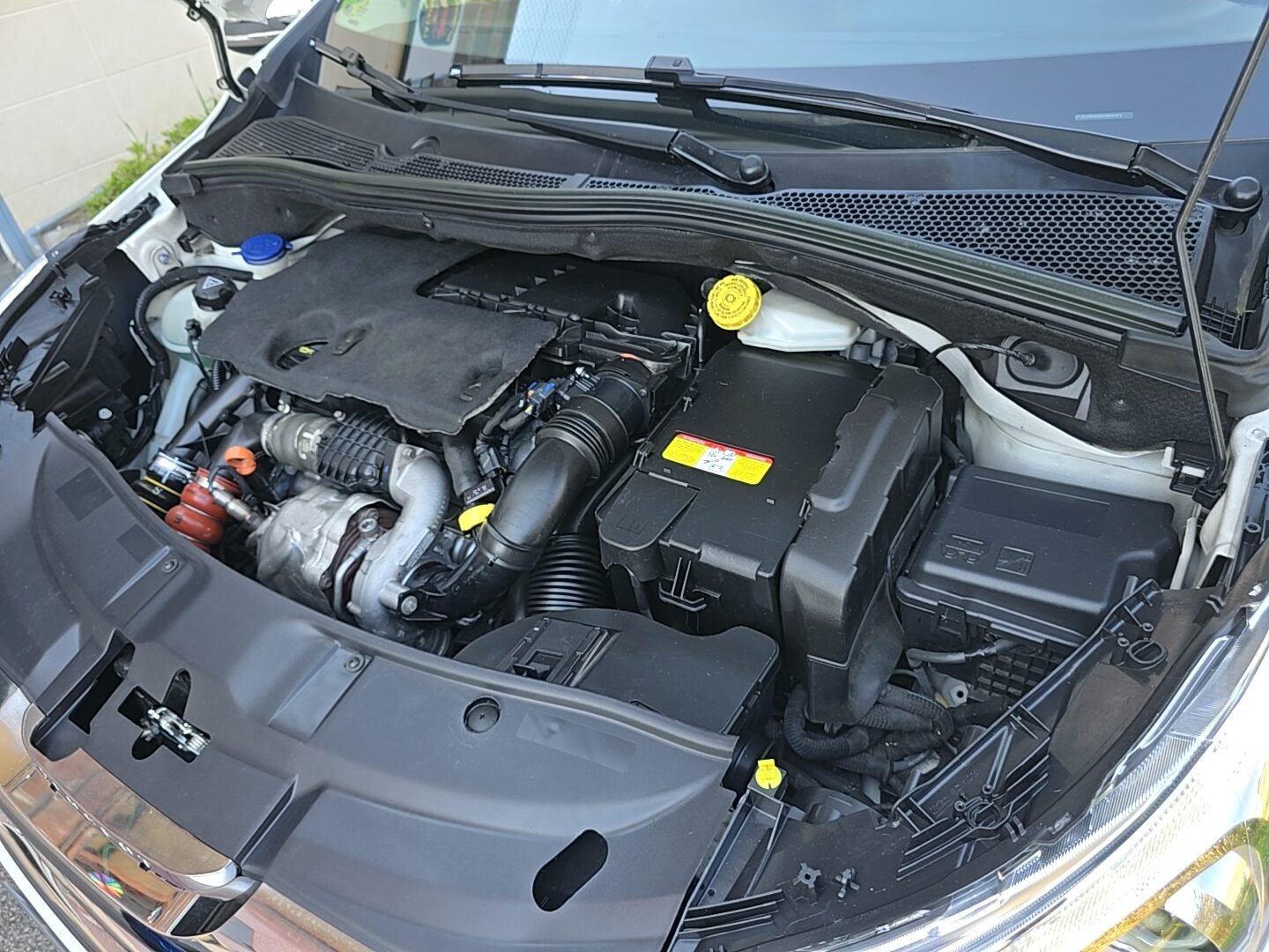 PEUGEOT 2008 1.6eHDI ALLURE