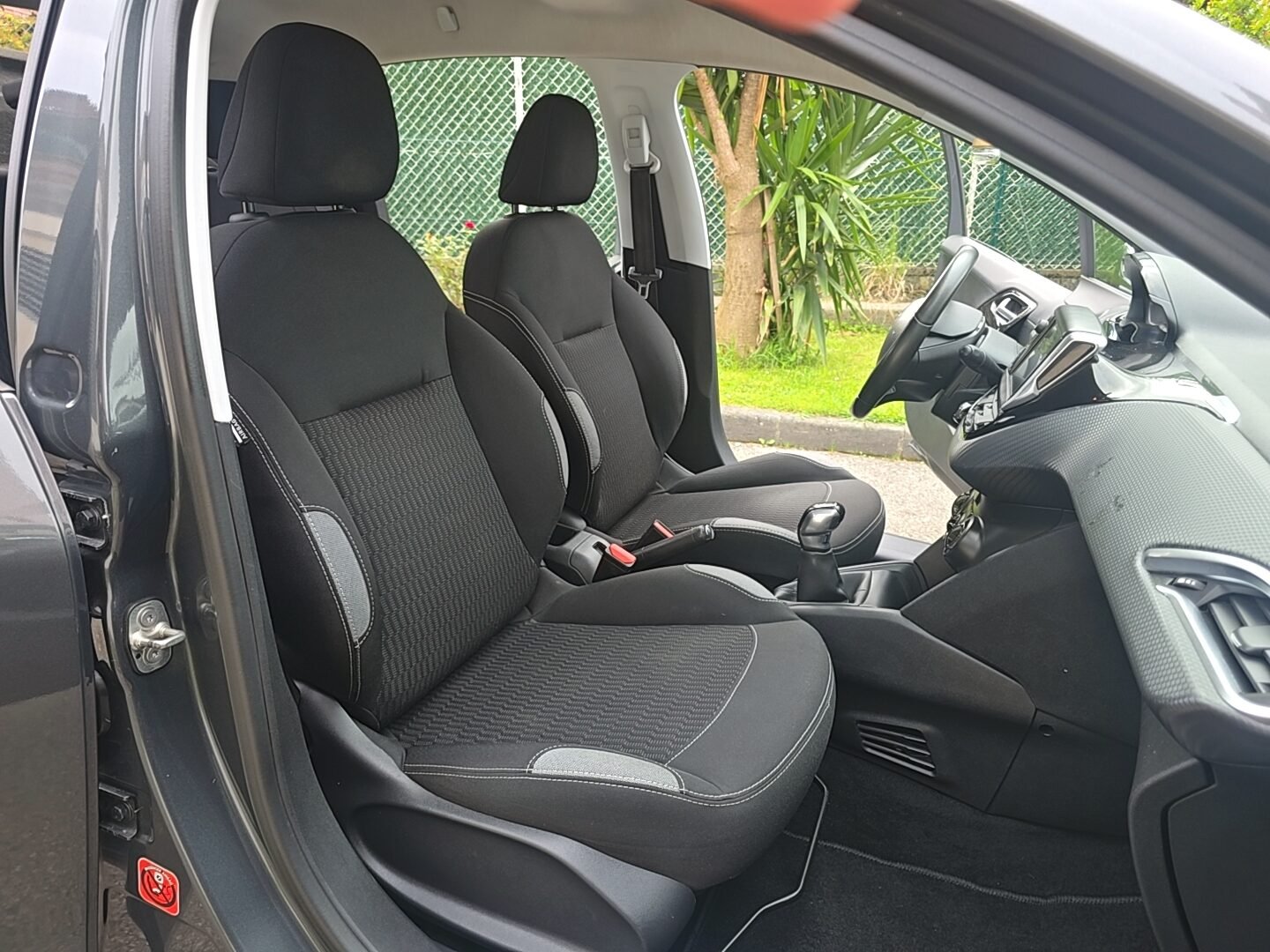 PEUGEOT 208 1.6HDI STYLE