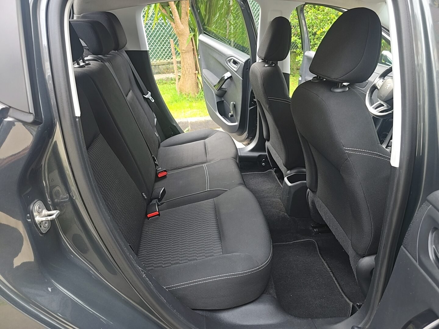 PEUGEOT 208 1.6HDI STYLE