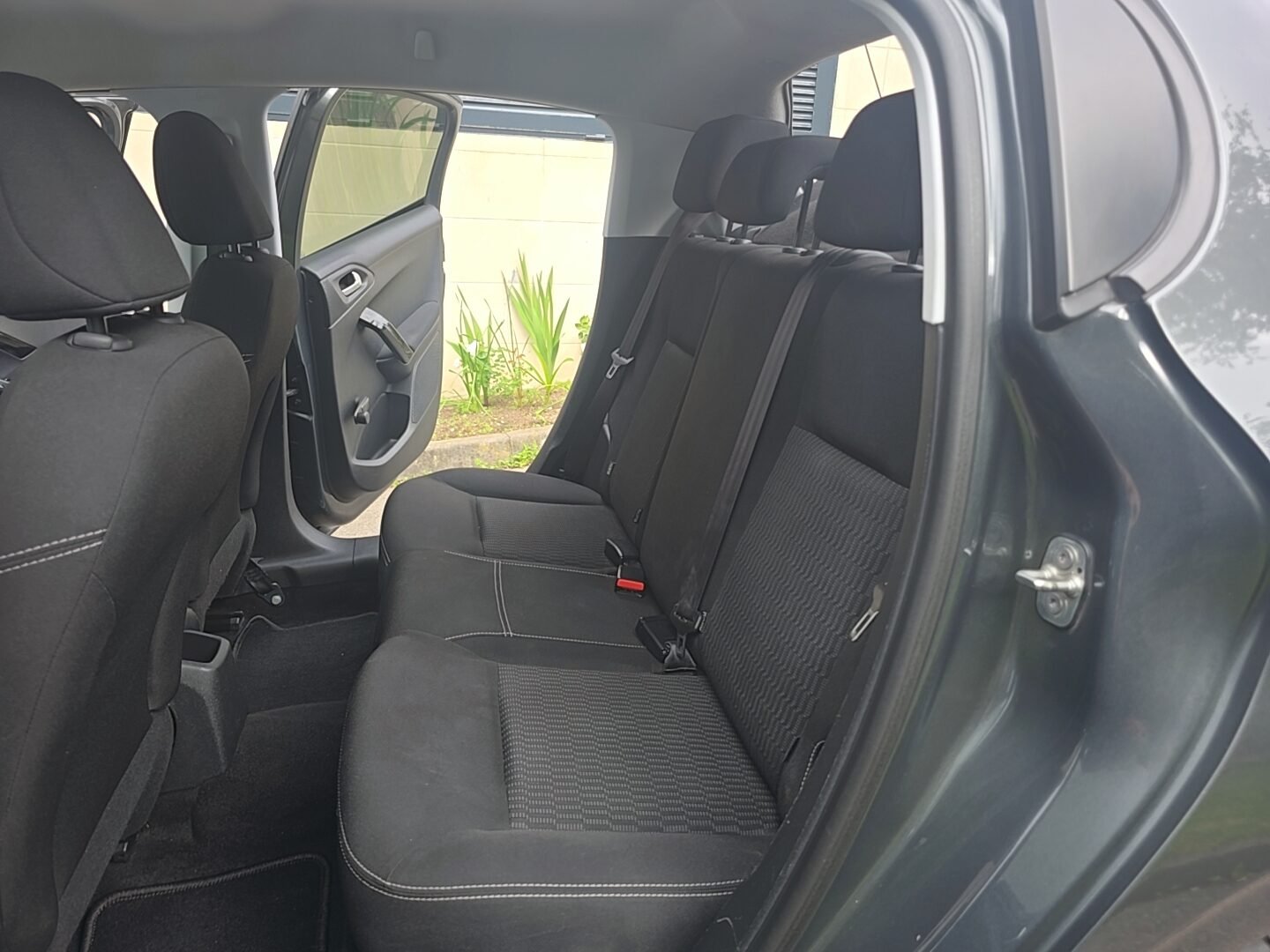 PEUGEOT 208 1.6HDI STYLE