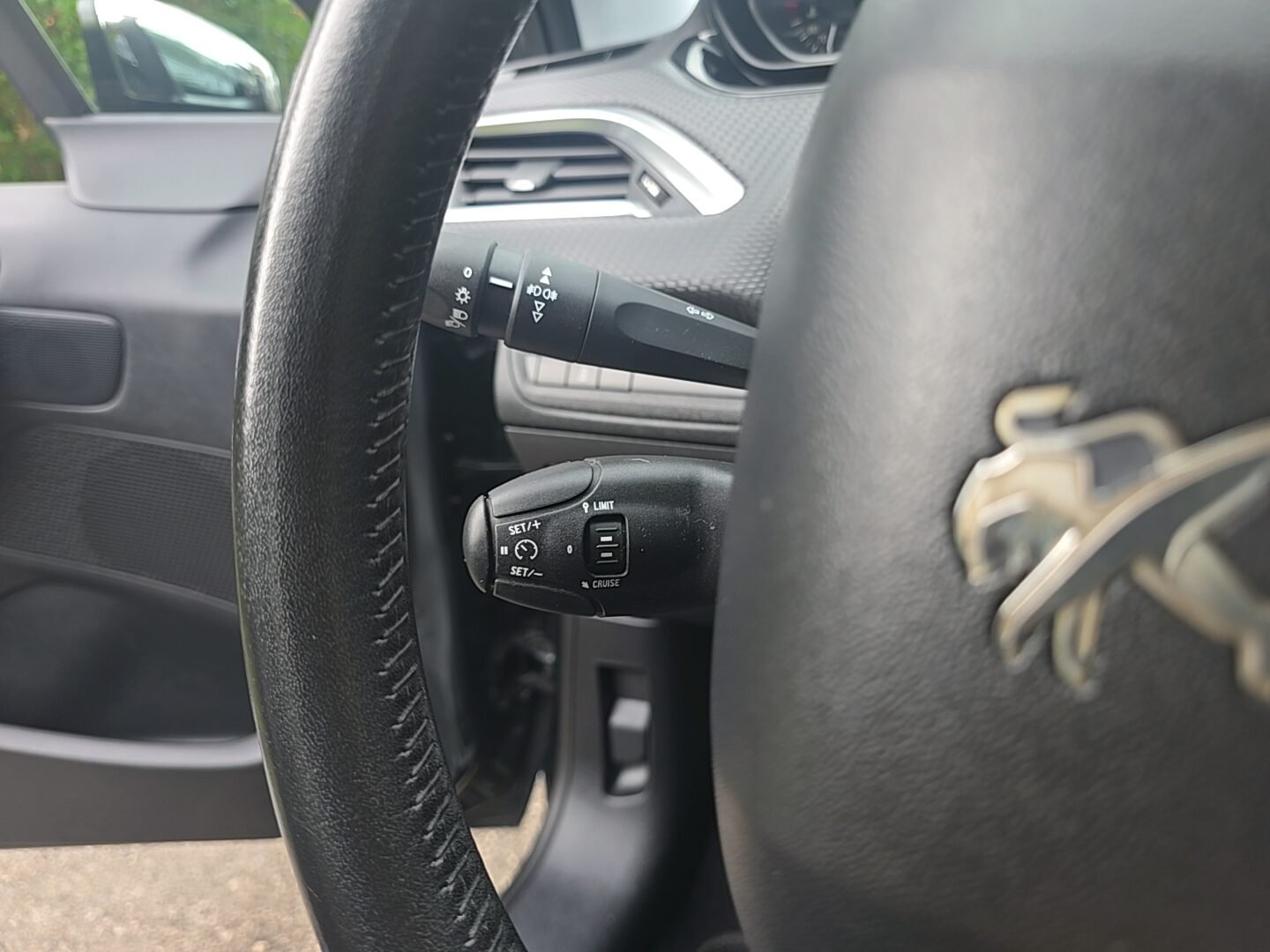 PEUGEOT 208 1.6HDI STYLE
