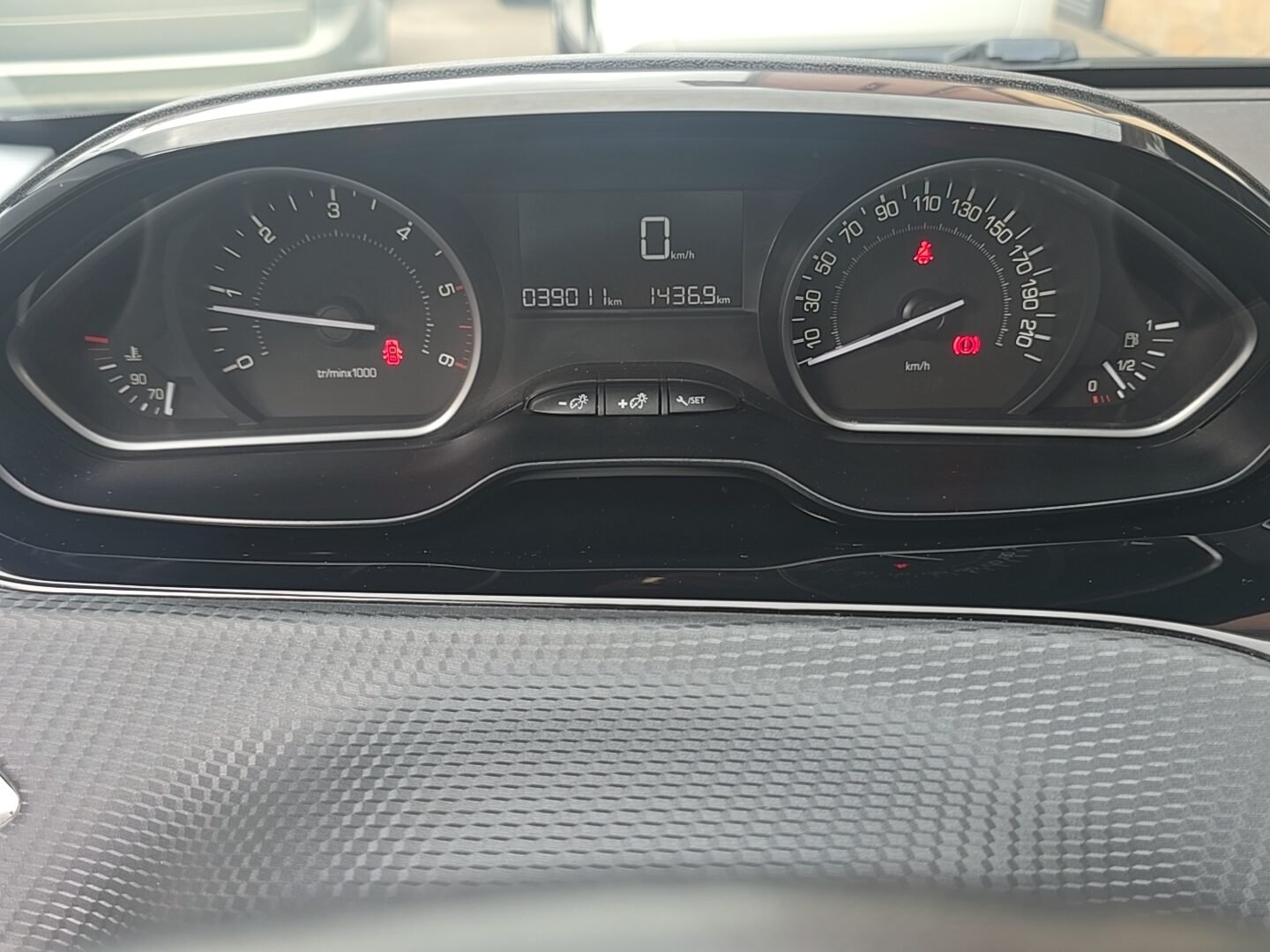 PEUGEOT 208 1.6HDI STYLE