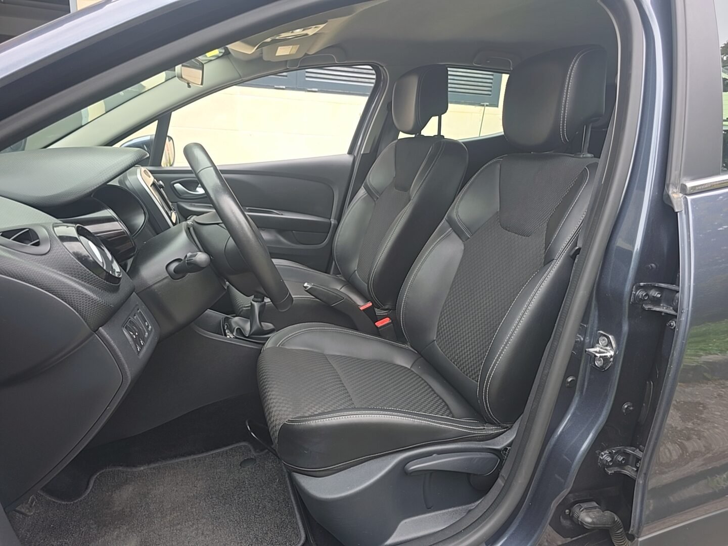 RENAULT Clio TCE LIMITED ENERGY