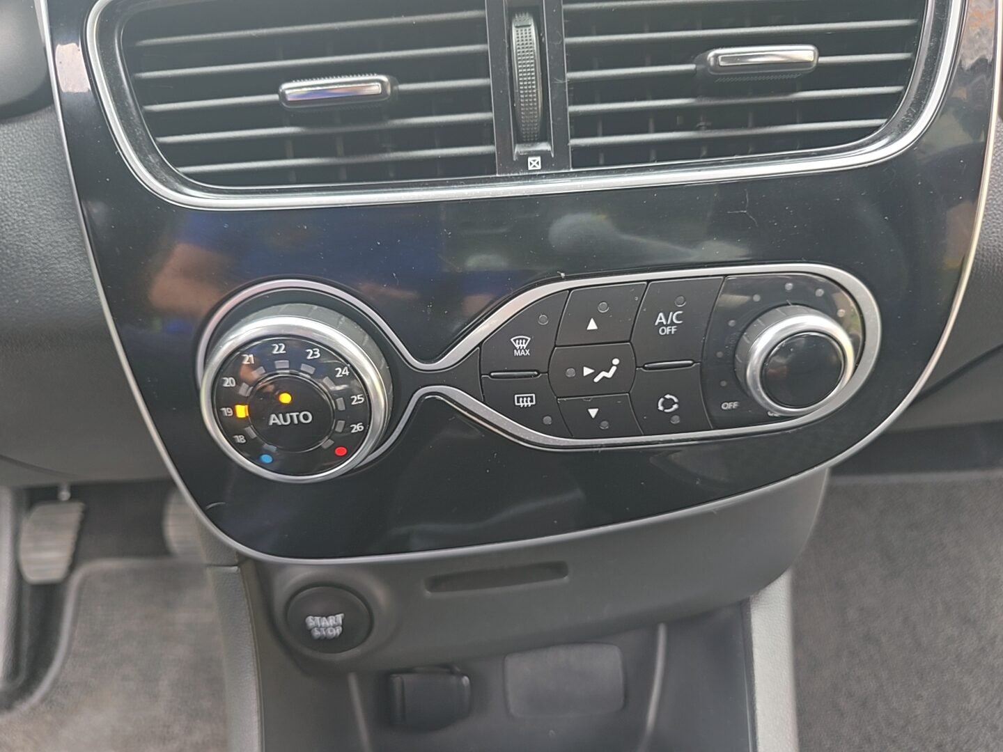RENAULT Clio TCE LIMITED ENERGY