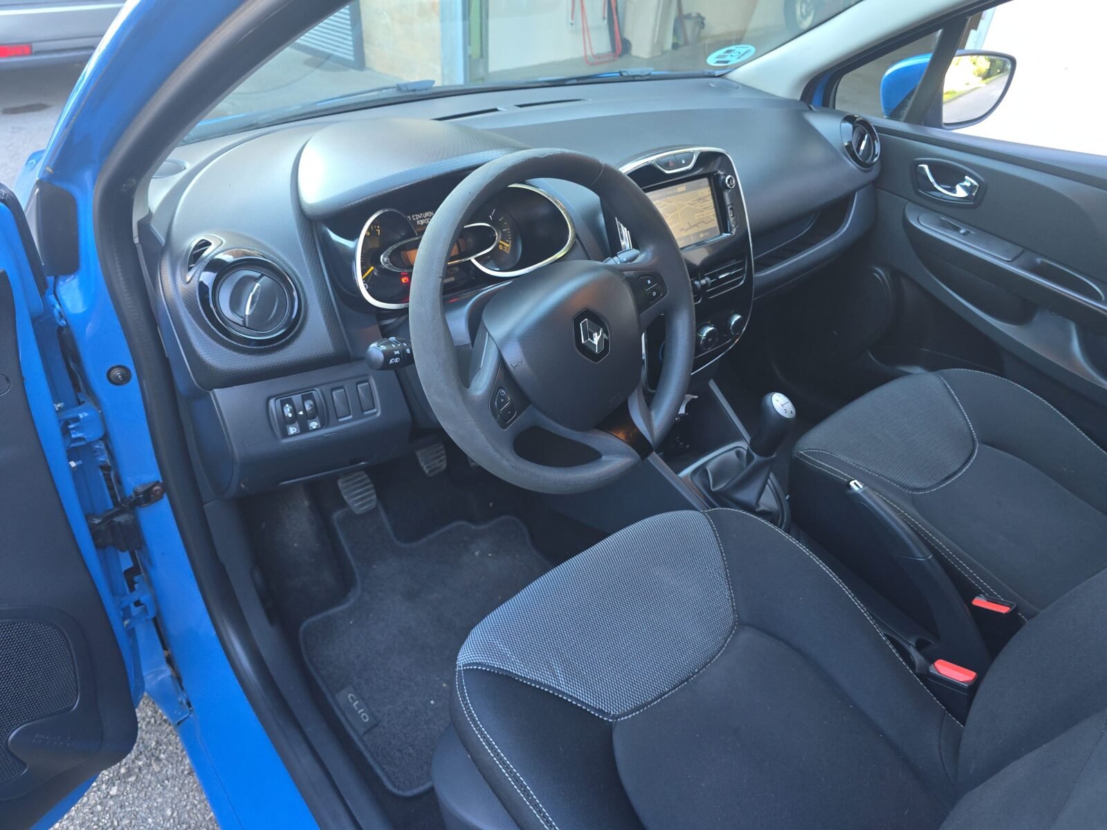RENAULT Clio 1.2I AUTHENTIQUE