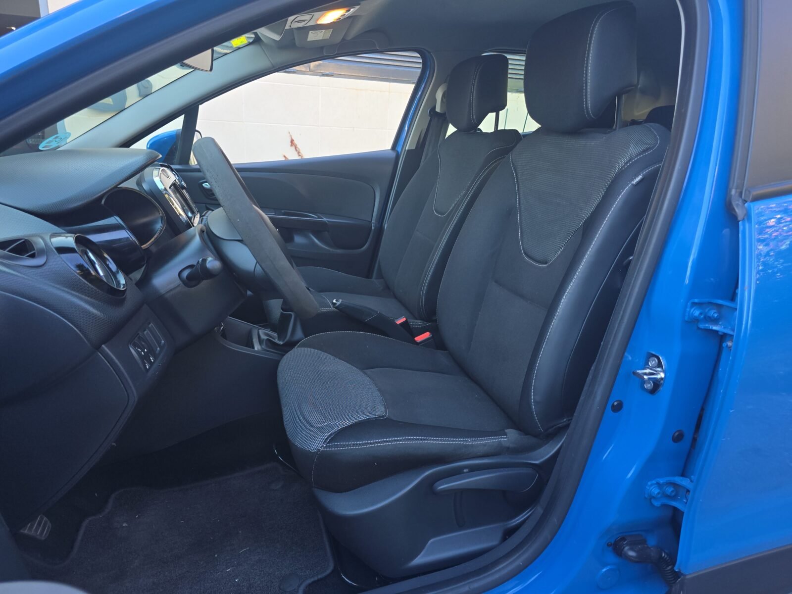 RENAULT Clio 1.2I AUTHENTIQUE