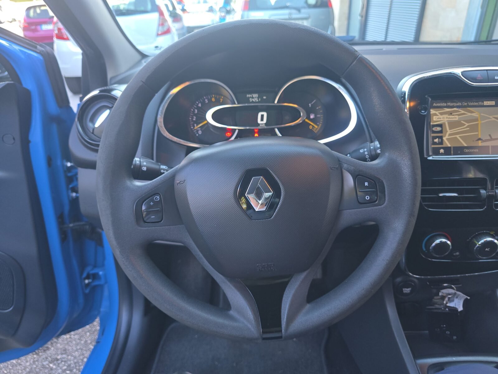 RENAULT Clio 1.2I AUTHENTIQUE