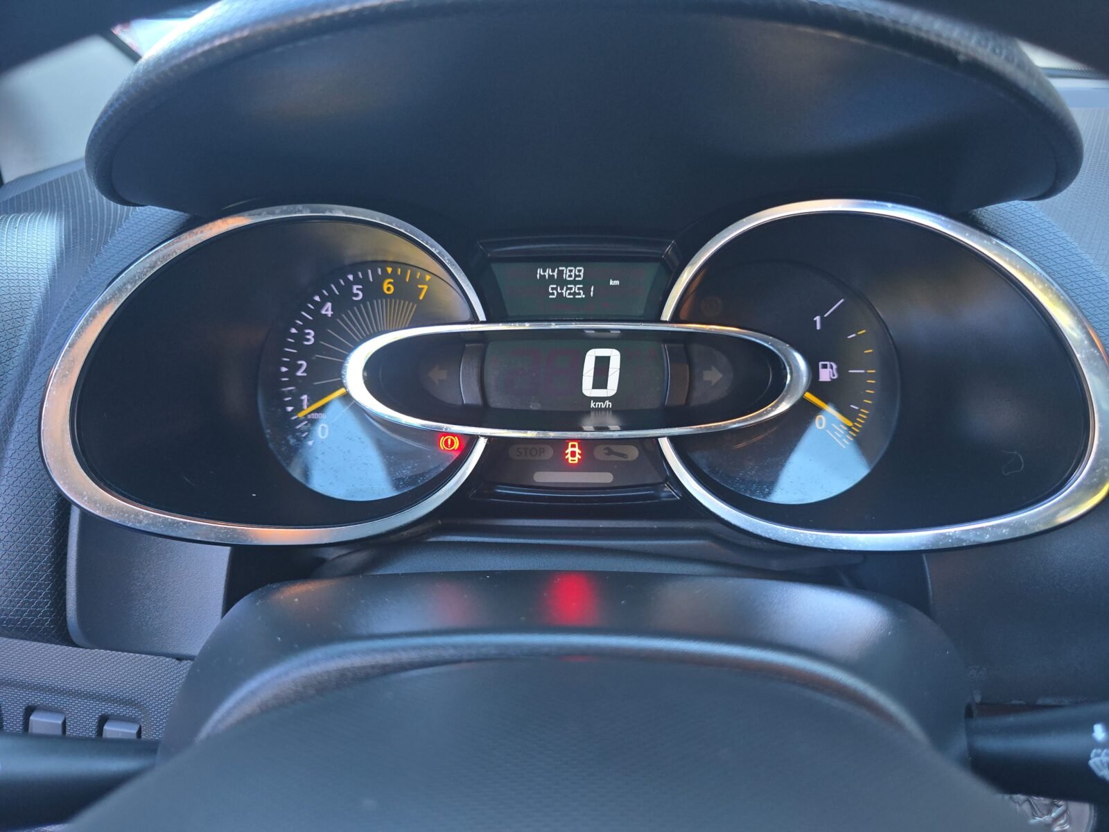 RENAULT Clio 1.2I AUTHENTIQUE