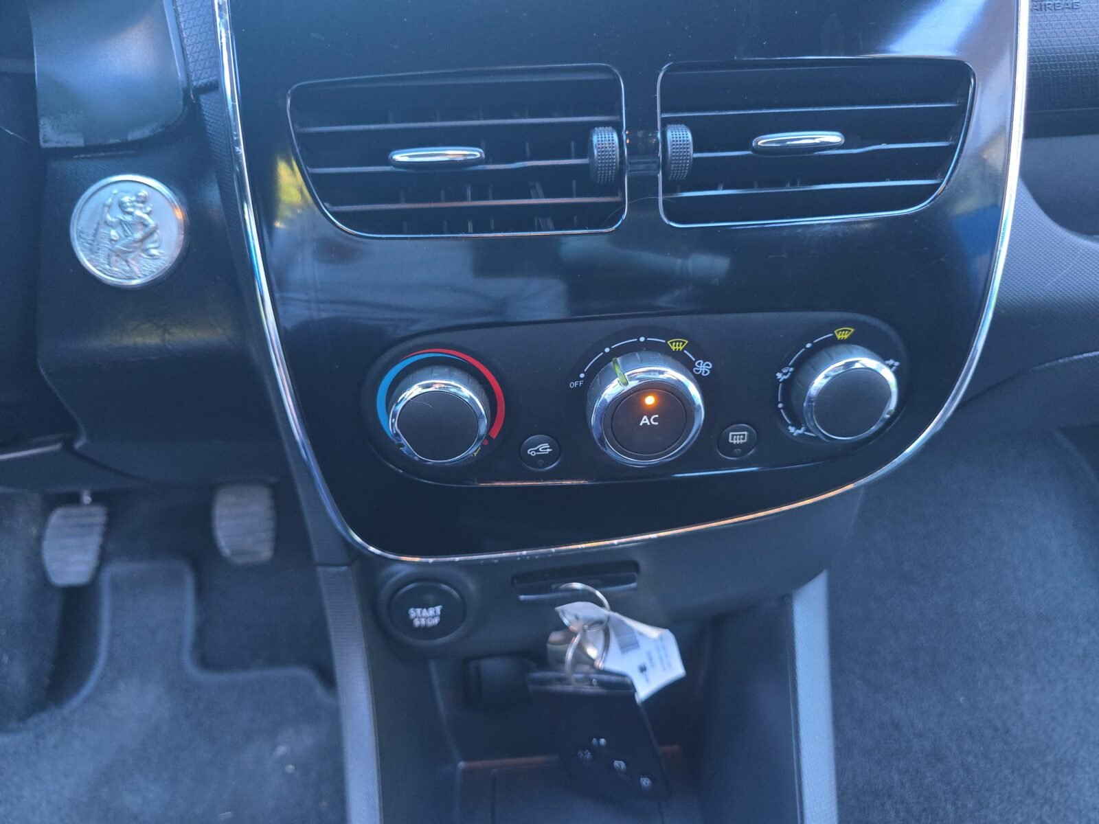 RENAULT Clio 1.2I AUTHENTIQUE