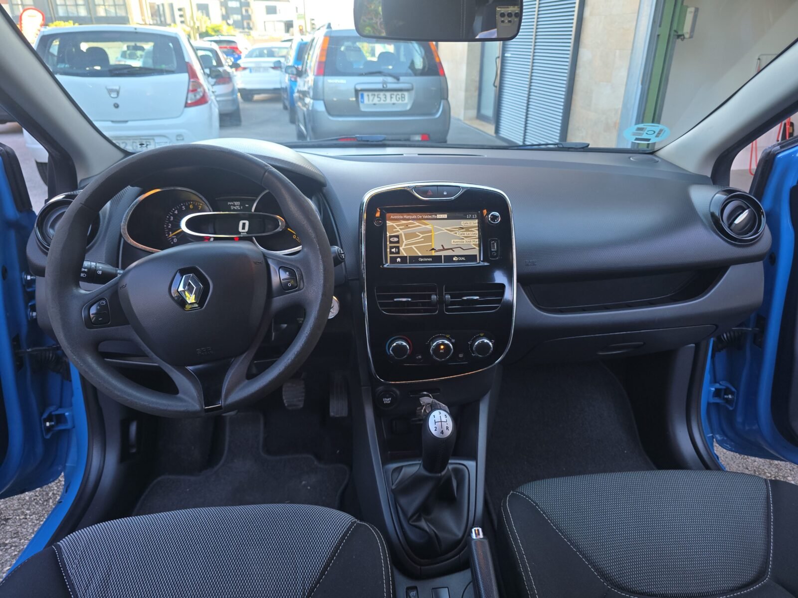 RENAULT Clio 1.2I AUTHENTIQUE