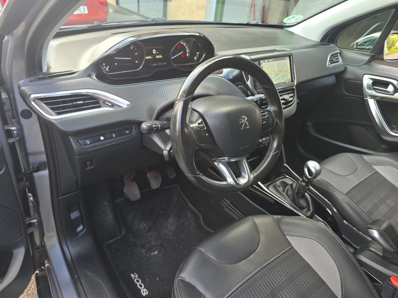 PEUGEOT 2008 1.6BlueHDI ALLURE