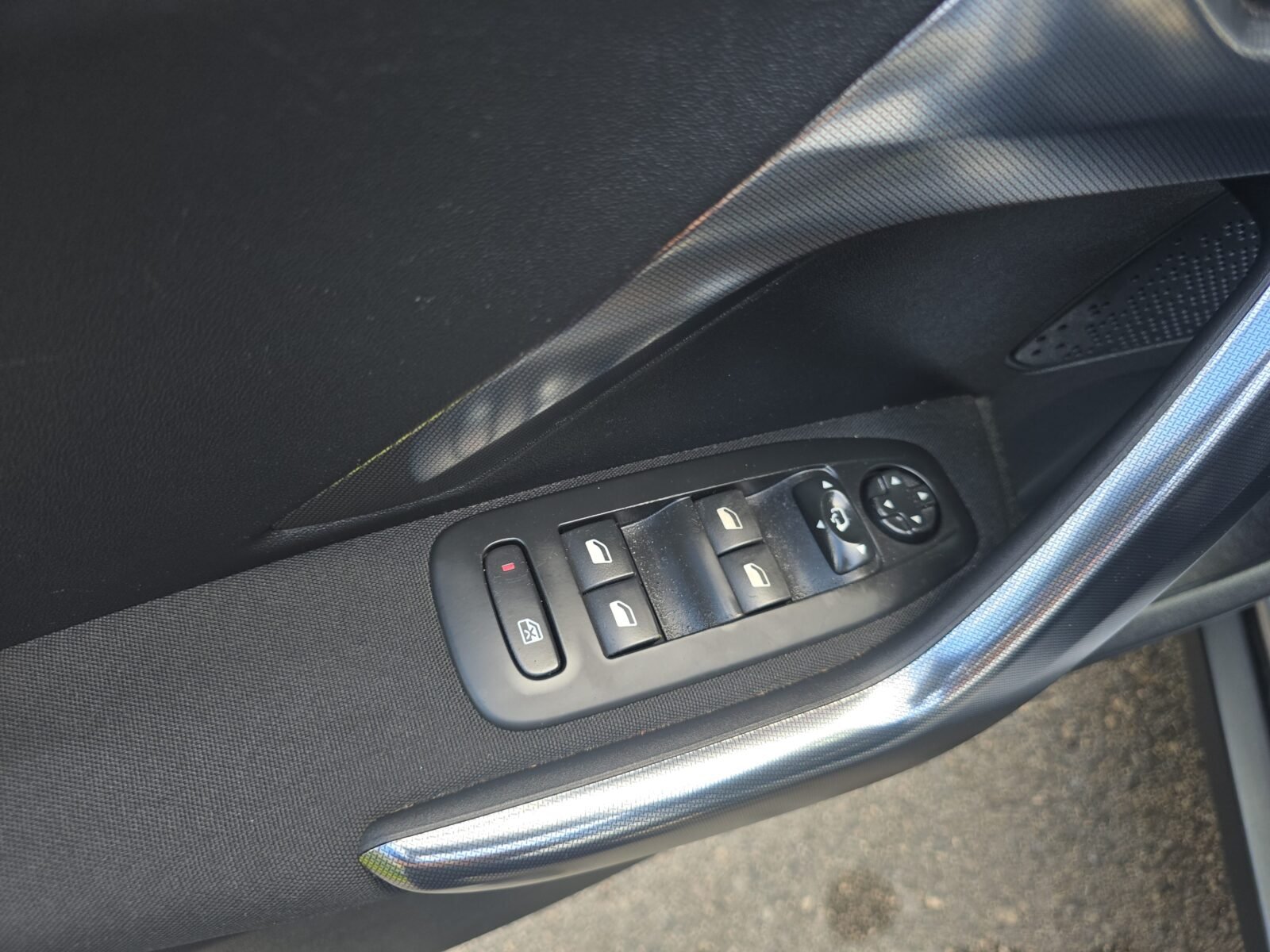 PEUGEOT 2008 1.6BlueHDI ALLURE