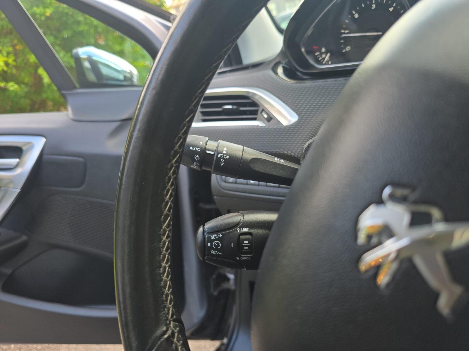 PEUGEOT 2008 1.6BlueHDI ALLURE