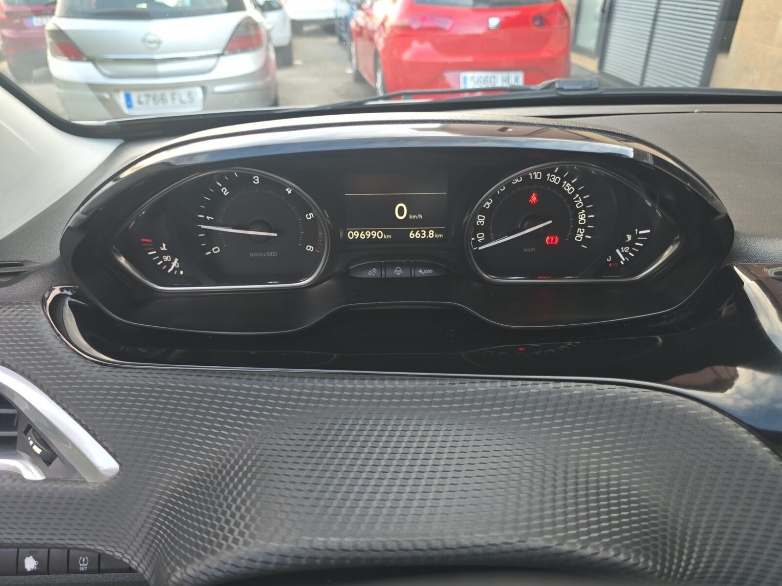 PEUGEOT 2008 1.6BlueHDI ALLURE