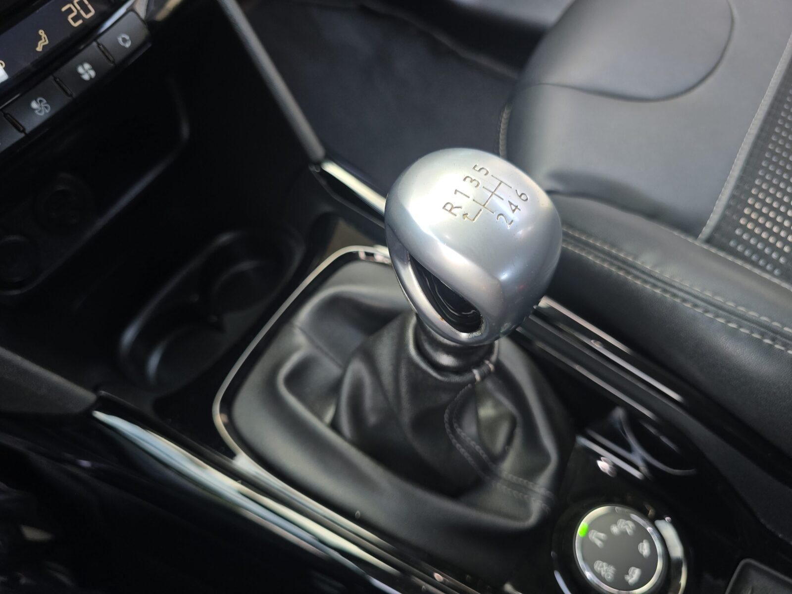 PEUGEOT 2008 1.6BlueHDI ALLURE