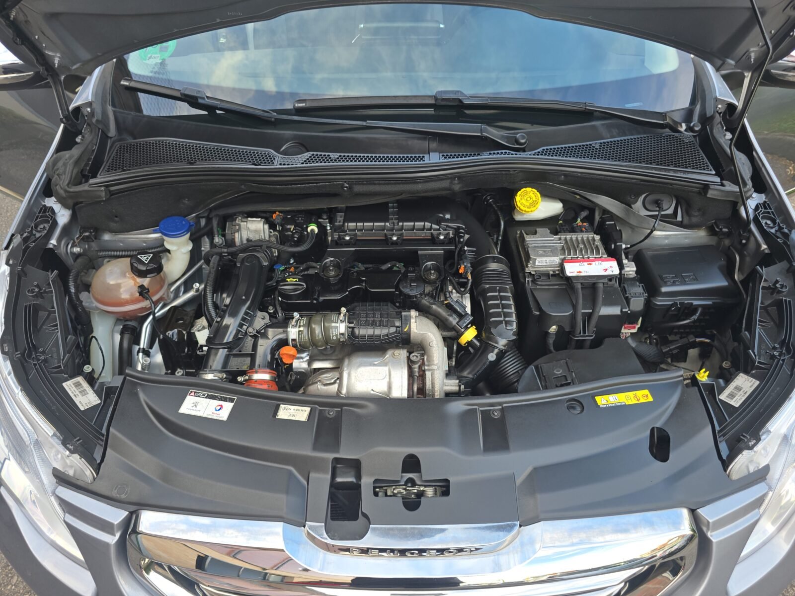 PEUGEOT 2008 1.6BlueHDI ALLURE